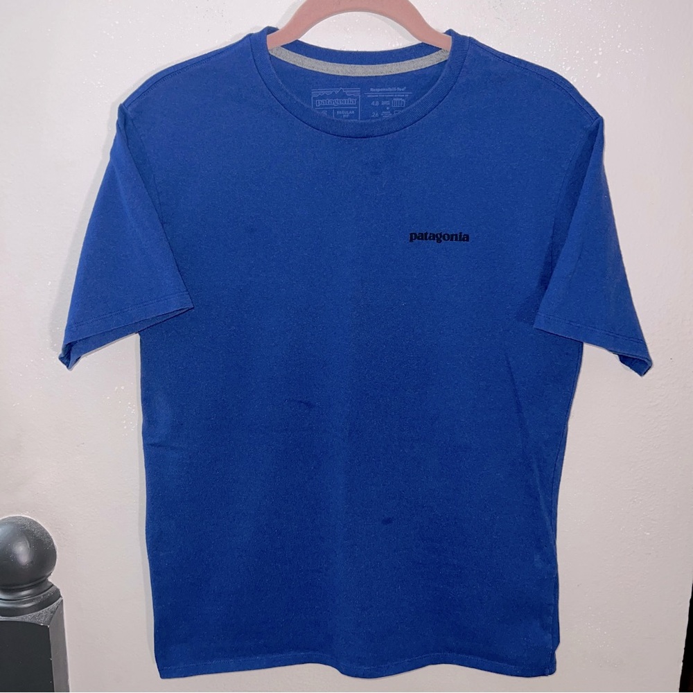 Patagonia Men’s Blue Animal Print T-Shirt Size Small